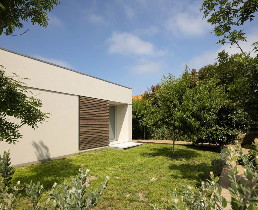 A Modern and Elegant Two-Story Home with Impressive Interiors in Ílhavo, Portugal by M2 Senos (23)