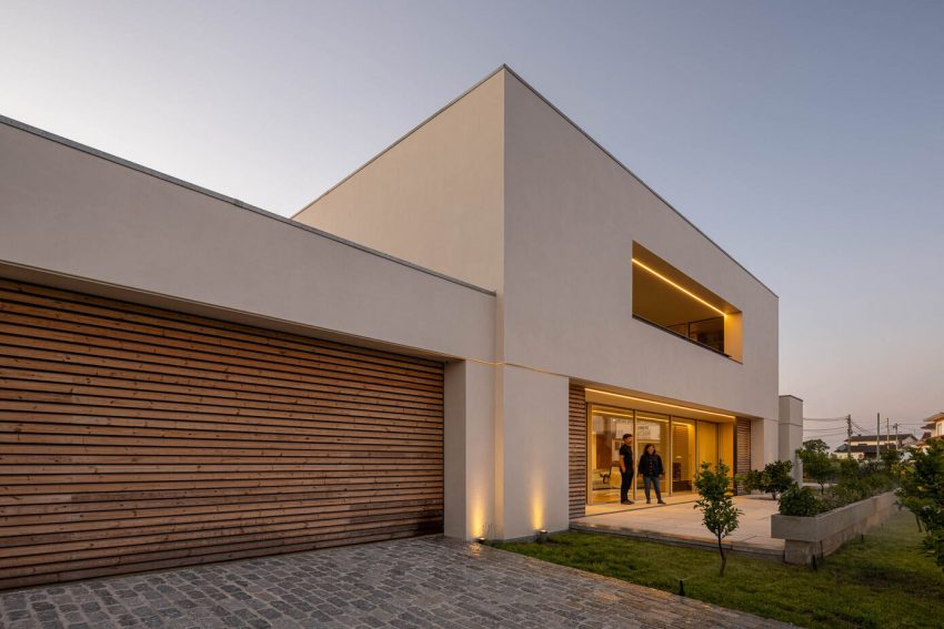 A Modern and Elegant Two-Story Home with Impressive Interiors in Ílhavo, Portugal by M2 Senos (24)