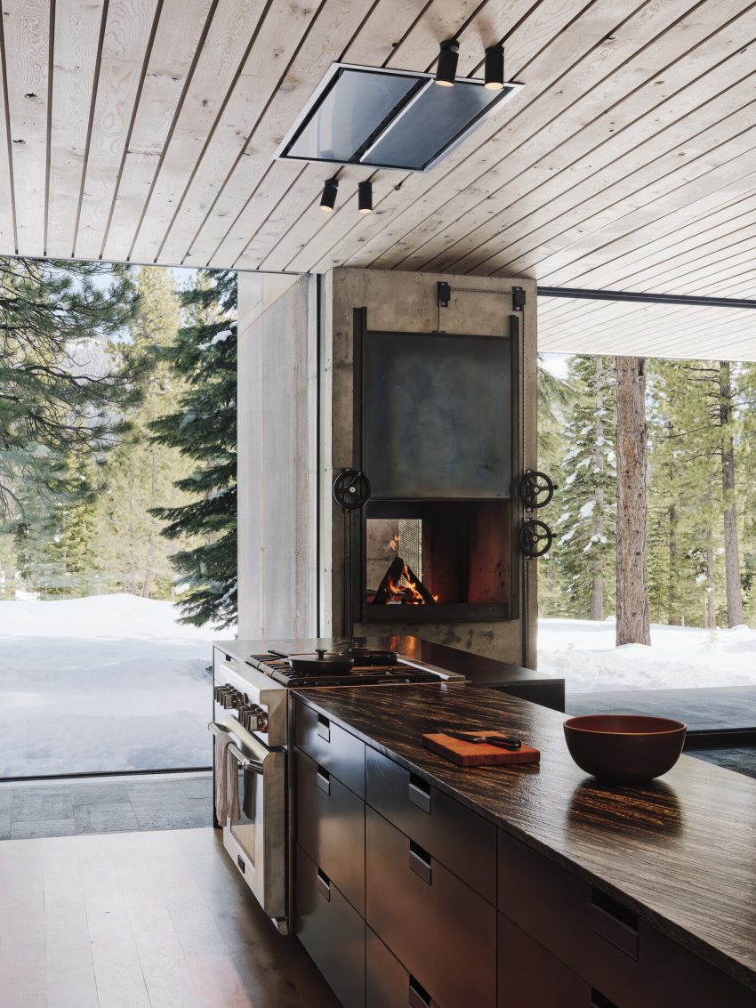 A Mountain Home Features Poured-in-Place Concrete with an Imposing Steel Tower in Truckee, California by Olson Kundig (10)