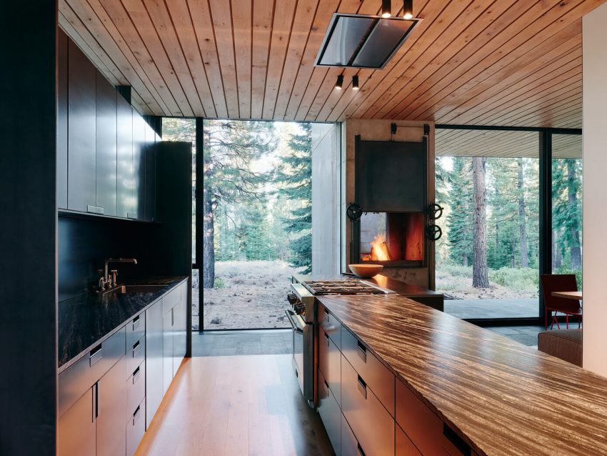 A Mountain Home Features Poured-in-Place Concrete with an Imposing Steel Tower in Truckee, California by Olson Kundig (11)