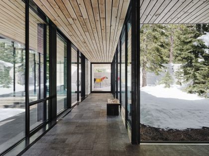 A Mountain Home Features Poured-in-Place Concrete with an Imposing Steel Tower in Truckee, California by Olson Kundig (12)
