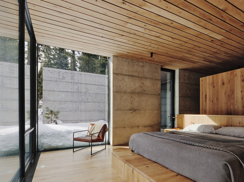 A Mountain Home Features Poured-in-Place Concrete with an Imposing Steel Tower in Truckee, California by Olson Kundig (14)