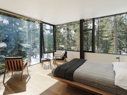 A Mountain Home Features Poured-in-Place Concrete with an Imposing Steel Tower in Truckee, California by Olson Kundig (17)