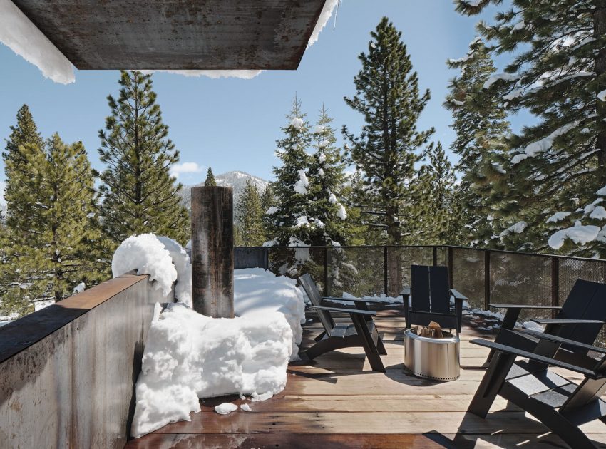 A Mountain Home Features Poured-in-Place Concrete with an Imposing Steel Tower in Truckee, California by Olson Kundig (19)