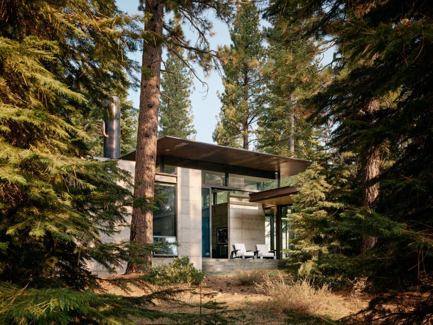 A Mountain Home Features Poured-in-Place Concrete with an Imposing Steel Tower in Truckee, California by Olson Kundig (24)