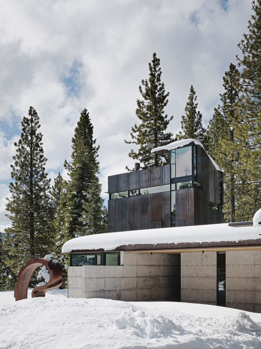 A Mountain Home Features Poured-in-Place Concrete with an Imposing Steel Tower in Truckee, California by Olson Kundig (29)