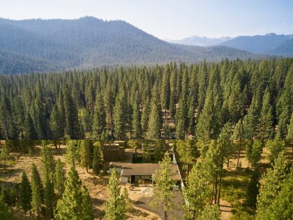 A Mountain Home Features Poured-in-Place Concrete with an Imposing Steel Tower in Truckee, California by Olson Kundig (31)