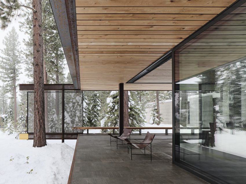 A Mountain Home Features Poured-in-Place Concrete with an Imposing Steel Tower in Truckee, California by Olson Kundig (4)