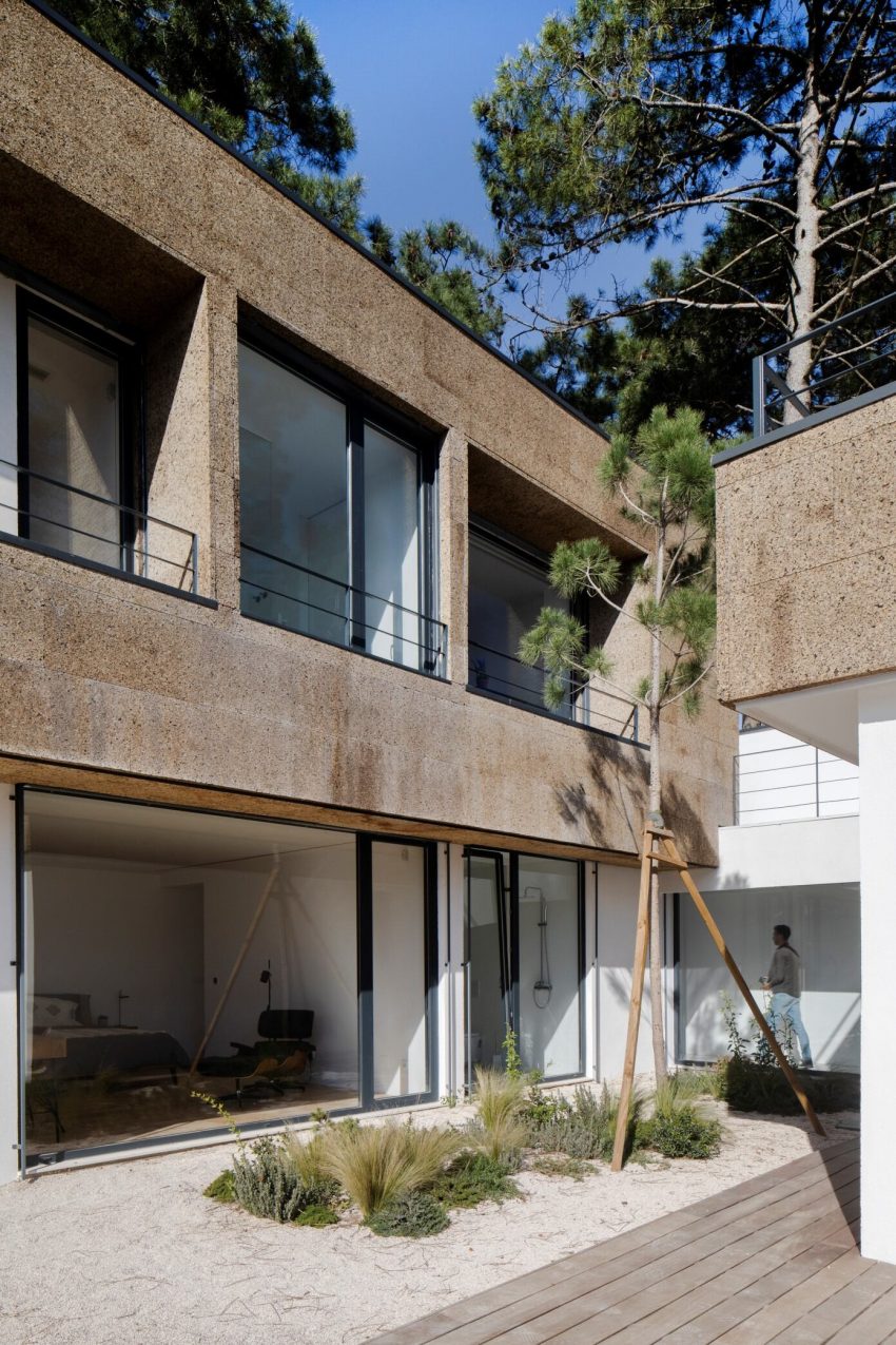 A Playful Contemporary Home in the Serene Woodlands of Aroeira, Portugal by Inês Brandão (11)