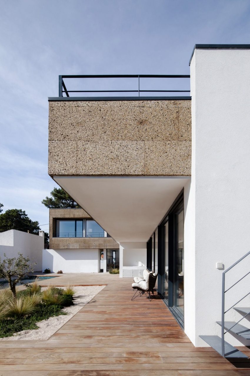 A Playful Contemporary Home in the Serene Woodlands of Aroeira, Portugal by Inês Brandão (12)