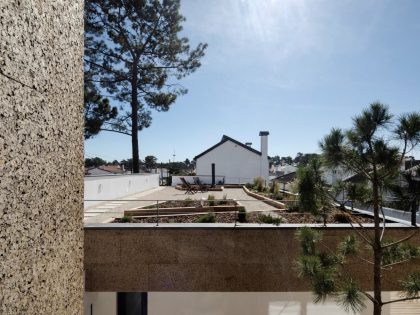 A Playful Contemporary Home in the Serene Woodlands of Aroeira, Portugal by Inês Brandão (9)