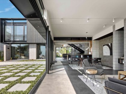 A Sleek Contemporary Home with a Homey, Warm Feel in Oakland, California by Parco Studio (2)