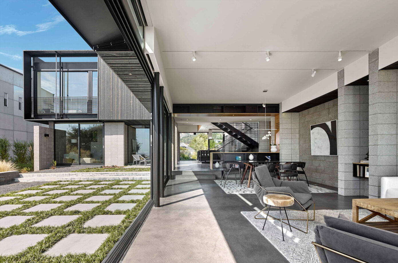 A Sleek Contemporary Home with a Homey, Warm Feel in Oakland, California by Parco Studio (2)