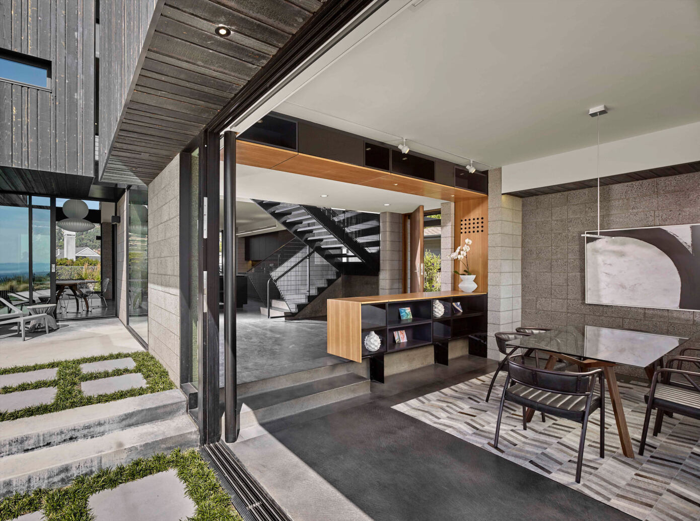 A Sleek Contemporary Home with a Homey, Warm Feel in Oakland, California by Parco Studio (3)