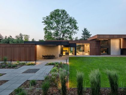 A Sophisticated House Made Of Corten, Wood and Concrete in Tuscany, Italy by Reform Architekt (12)