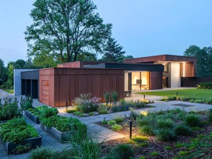 A Sophisticated House Made Of Corten, Wood and Concrete in Tuscany, Italy by Reform Architekt (13)