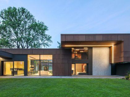 A Sophisticated House Made Of Corten, Wood and Concrete in Tuscany, Italy by Reform Architekt (14)