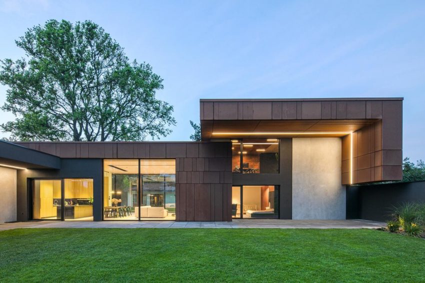 A Sophisticated House Made Of Corten, Wood and Concrete in Tuscany, Italy by Reform Architekt (14)