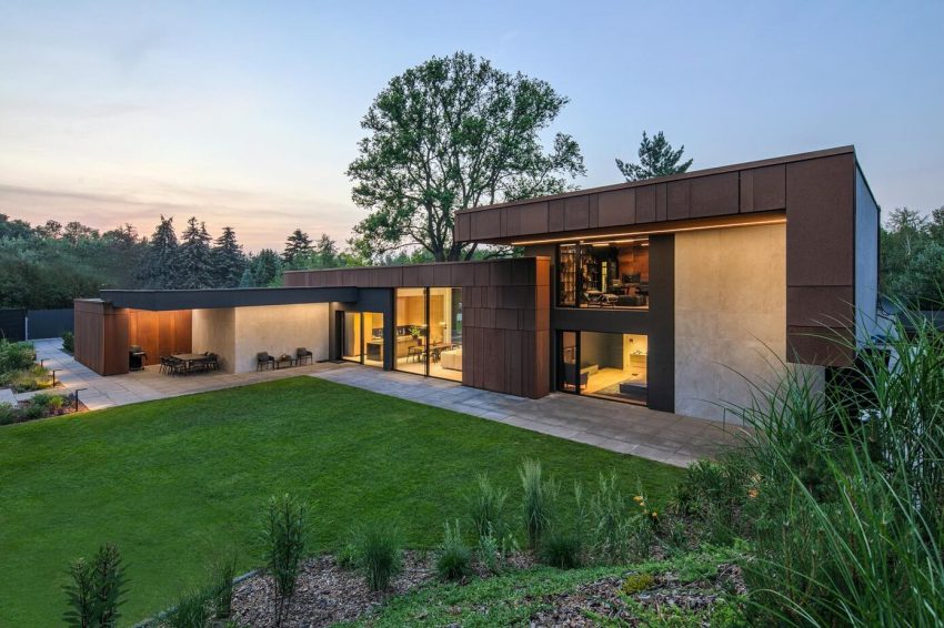 A Sophisticated House Made Of Corten, Wood and Concrete in Tuscany, Italy by Reform Architekt (15)