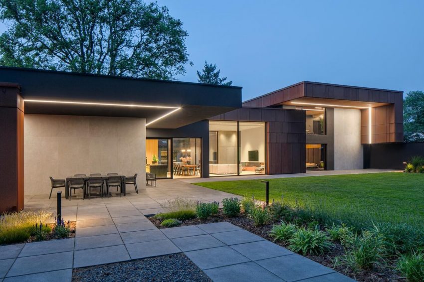 A Sophisticated House Made Of Corten, Wood and Concrete in Tuscany, Italy by Reform Architekt (16)