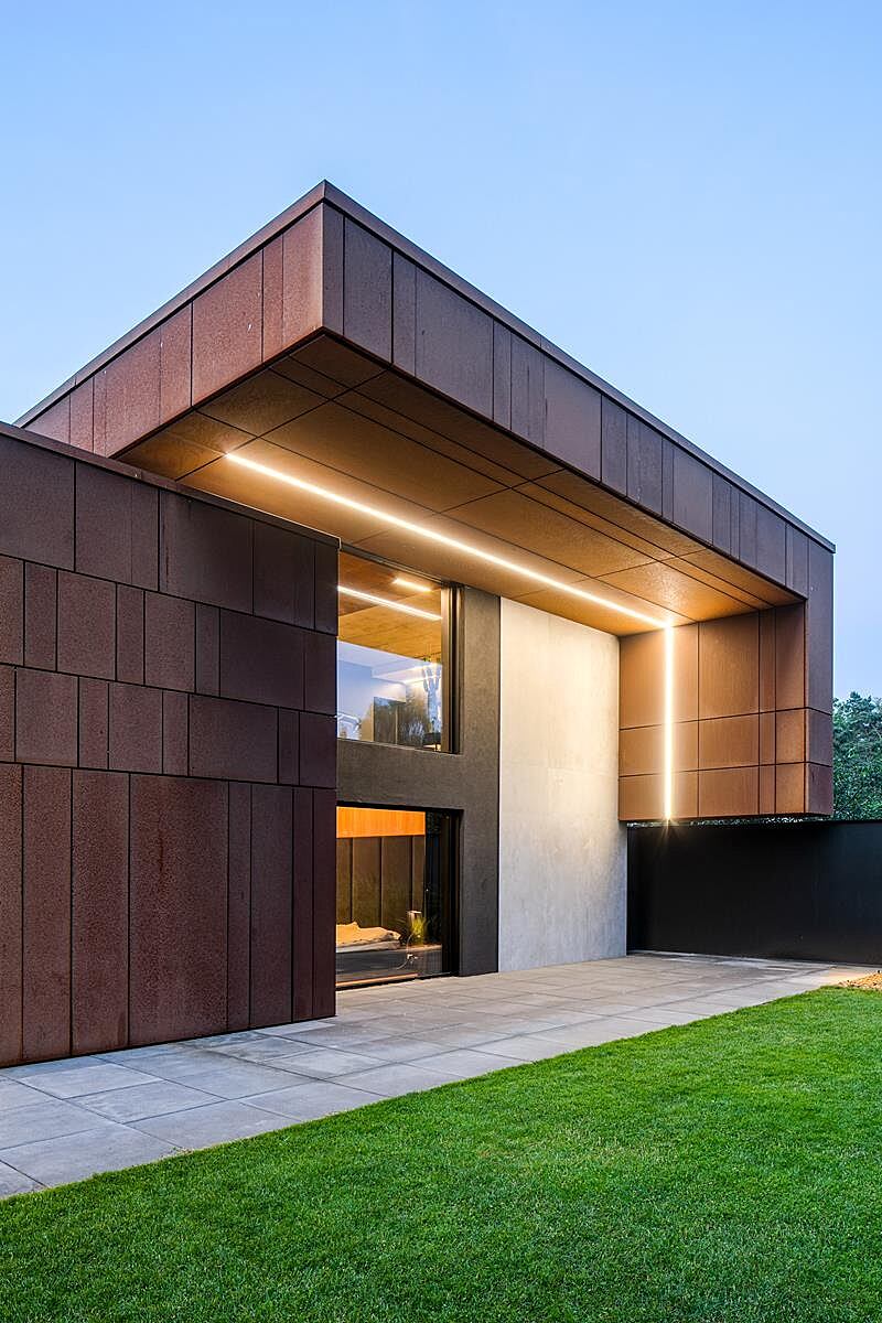 A Sophisticated House Made Of Corten, Wood and Concrete in Tuscany, Italy by Reform Architekt (17)