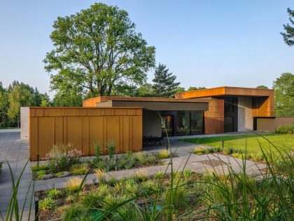 A Sophisticated House Made Of Corten, Wood and Concrete in Tuscany, Italy by Reform Architekt (2)