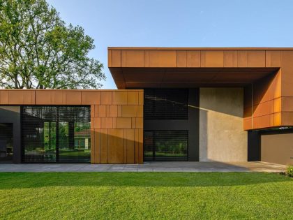 A Sophisticated House Made Of Corten, Wood and Concrete in Tuscany, Italy by Reform Architekt (4)