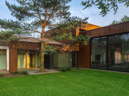 A Sophisticated House Made Of Corten, Wood and Concrete in Tuscany, Italy by Reform Architekt (5)