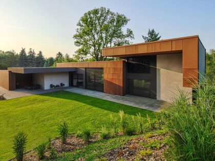 A Sophisticated House Made Of Corten, Wood and Concrete in Tuscany, Italy by Reform Architekt (7)