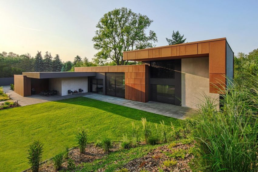 A Sophisticated House Made Of Corten, Wood and Concrete in Tuscany, Italy by Reform Architekt (7)