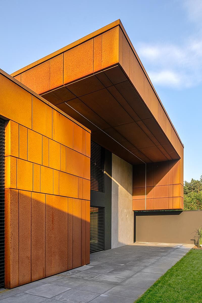 A Sophisticated House Made Of Corten, Wood and Concrete in Tuscany, Italy by Reform Architekt (8)