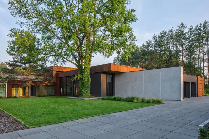 A Sophisticated House Made Of Corten, Wood and Concrete in Tuscany, Italy by Reform Architekt (9)