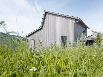 A Spacious Modern House with a Wooden Facade in Dättlikon, Switzerland by Skarka Studios (16)