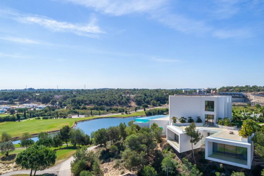 A Striking Contemporary Home with a Fish Tank Swimming Pool in Alicante, Spain by Monica Armani (11)