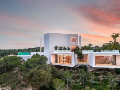 A Striking Contemporary Home with a Fish Tank Swimming Pool in Alicante, Spain by Monica Armani (12)