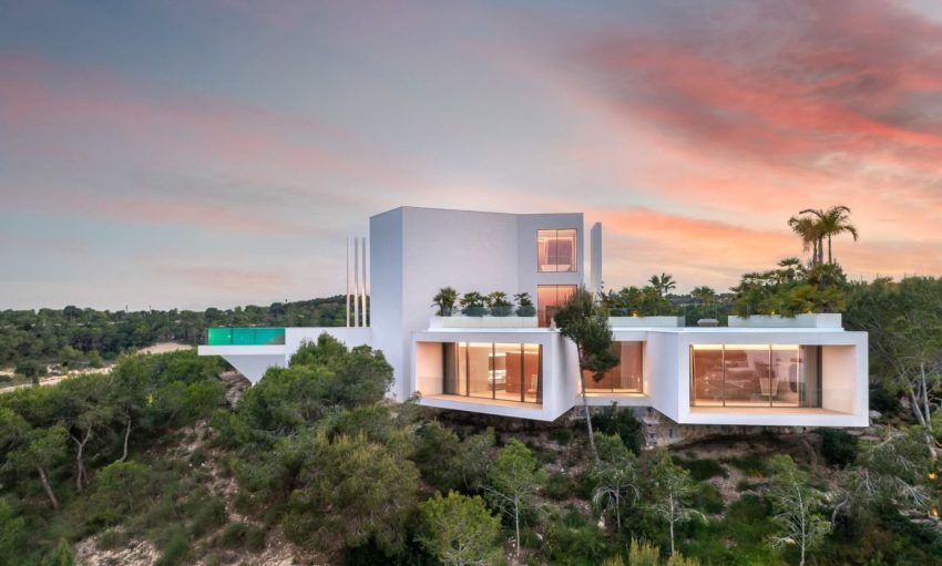 A Striking Contemporary Home with a Fish Tank Swimming Pool in Alicante, Spain by Monica Armani (12)