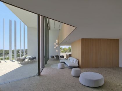 A Striking Contemporary Home with a Fish Tank Swimming Pool in Alicante, Spain by Monica Armani (3)