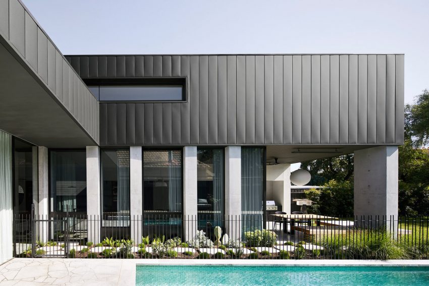 A Striking Modern Concrete Home for an Artist and Family in Melbourne by Splinter Society (2)