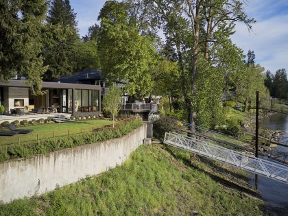 A Striking Modern Waterfront Home Clad in Glass and Wood in Portland by William / Kaven Architecture (14)