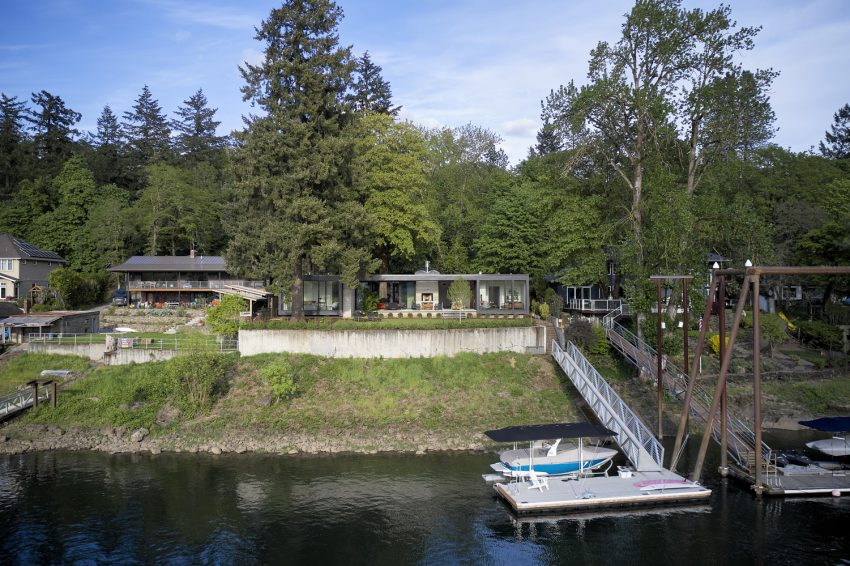 A Striking Modern Waterfront Home Clad in Glass and Wood in Portland by William / Kaven Architecture (15)