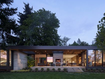 A Striking Modern Waterfront Home Clad in Glass and Wood in Portland by William / Kaven Architecture (16)