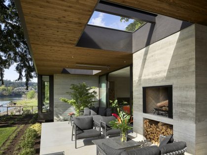 A Striking Modern Waterfront Home Clad in Glass and Wood in Portland by William / Kaven Architecture (4)