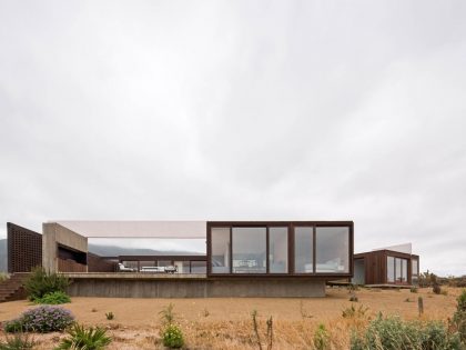 A Stunning Concrete Beach House Takes Cues from the Rocky Landscape of Aguadulce, Chile by Juan Pablo Ureta Arquitectos (10)