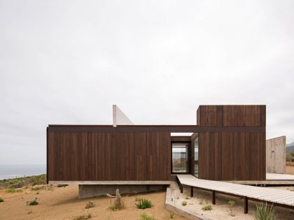 A Stunning Concrete Beach House Takes Cues from the Rocky Landscape of Aguadulce, Chile by Juan Pablo Ureta Arquitectos (11)