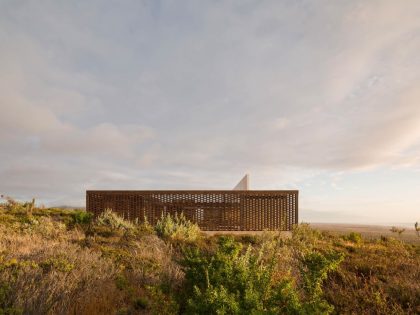 A Stunning Concrete Beach House Takes Cues from the Rocky Landscape of Aguadulce, Chile by Juan Pablo Ureta Arquitectos (14)