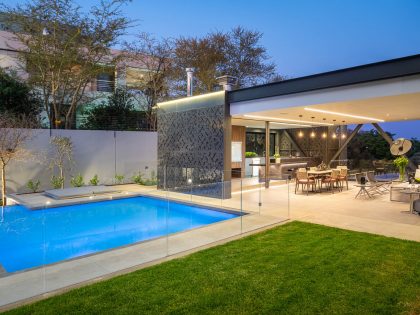 A Stunning Contemporary House with Breathtaking Living Room Views in Sandton, South Africa by Nico van der Meulen Architects (29)