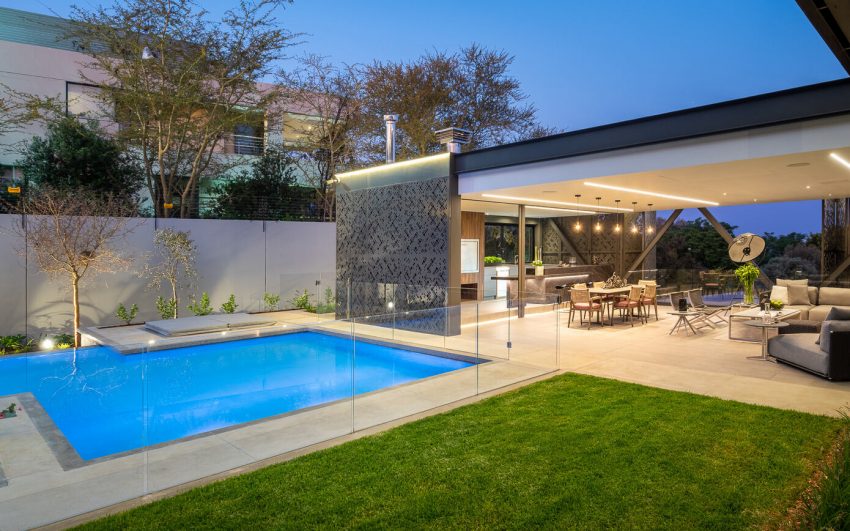 A Stunning Contemporary House with Breathtaking Living Room Views in Sandton, South Africa by Nico van der Meulen Architects (29)