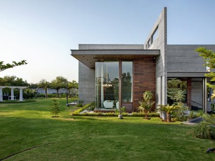 A Stunning House of Folded Concrete and Wooden Louvers in Vadodara, India by Dipen Gada and Associates (2)