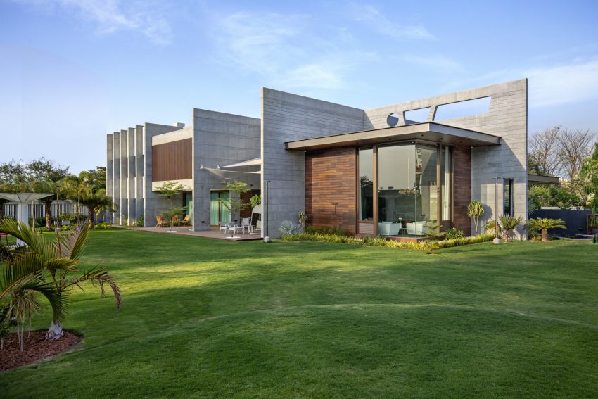 A Stunning House of Folded Concrete and Wooden Louvers in Vadodara, India by Dipen Gada and Associates (3)