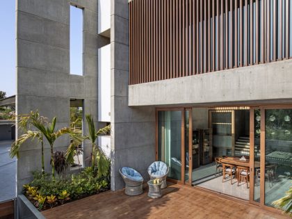 A Stunning House of Folded Concrete and Wooden Louvers in Vadodara, India by Dipen Gada and Associates (5)